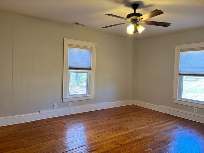 Foto del edificio - 2 Bedroom, 1 Bathroom House in Greensboro!