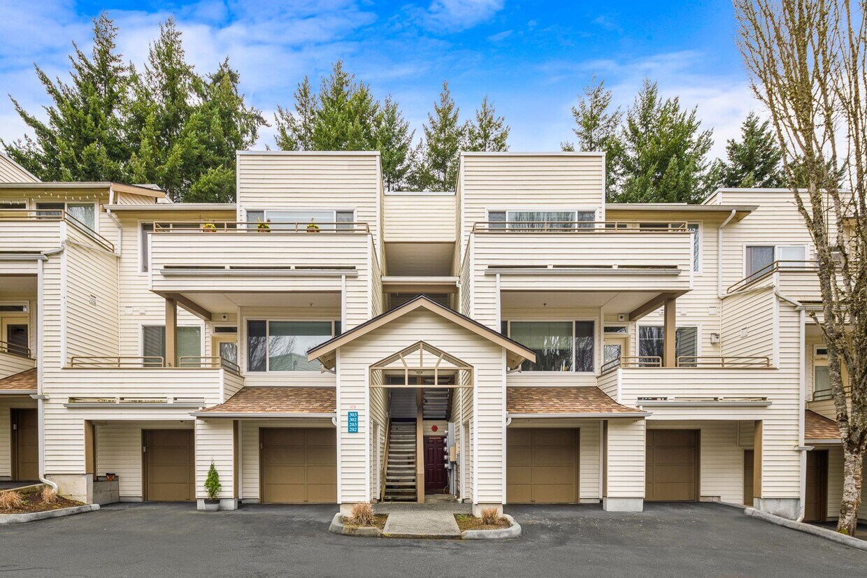 Primary Photo - Spacious 2-Bed, 2-Bath Condo with Large Ga...