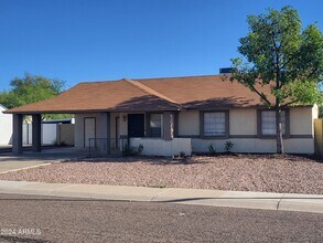 Building Photo - 7119 W Cameron Dr