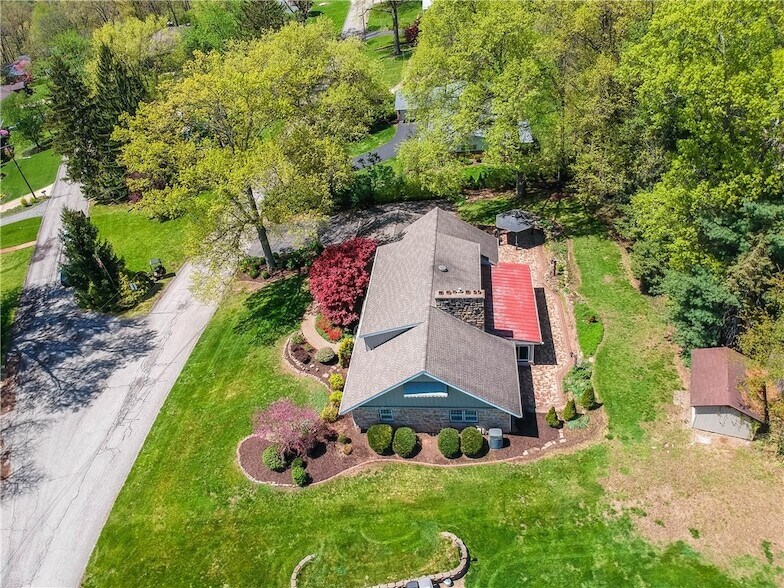 Primary Photo - 2 Davidson Dr