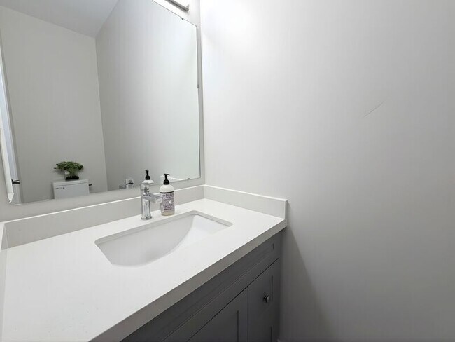 Photo du bâtiment - 99 Panabaker Dr