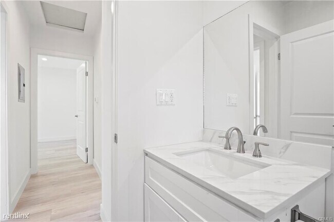 Foto del edificio - 2 br, 1 bath House - 11420 Oxnard St