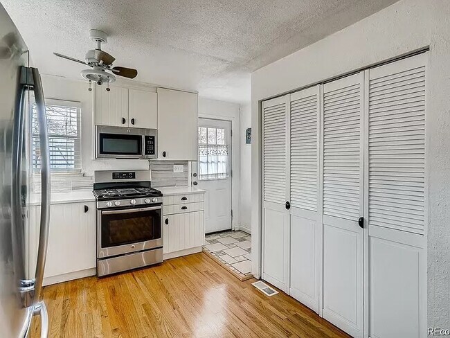 Full size washer/dryer in closet. - 1132 S Zenobia St
