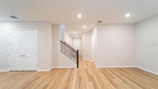 Building Photo - 16446 Lone Oak Cir