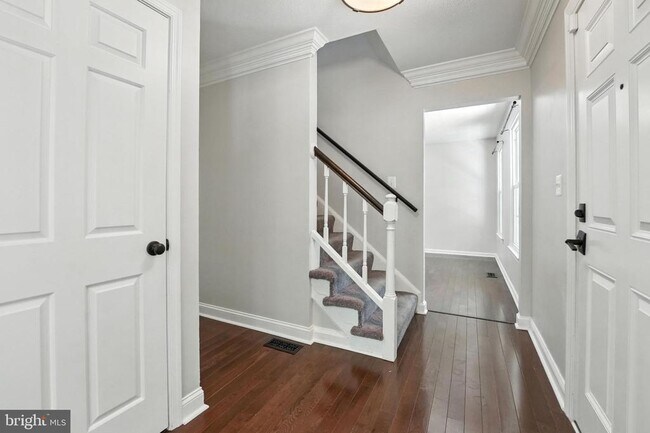 Building Photo - 11109 Ravine Dr