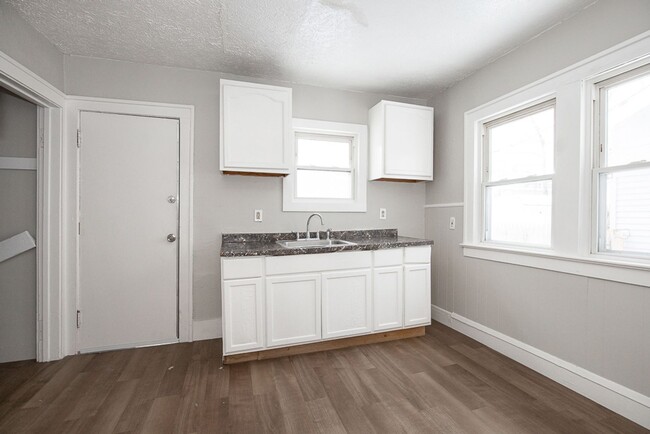 Foto del edificio - 4 BED 1 BATH UNIT IN GARFIELD HEIGHTS