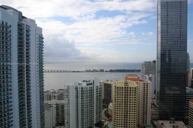 Building Photo - 1200 Brickell Bay Dr