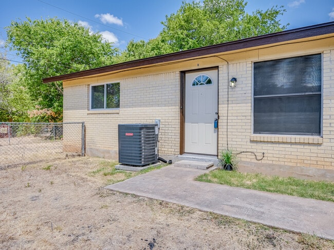 Building Photo - 2306 Cottonwood Dr