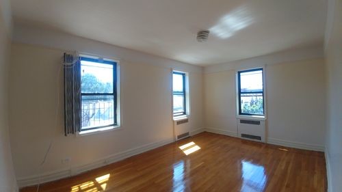 Building Photo - 8224 Bay Pkwy