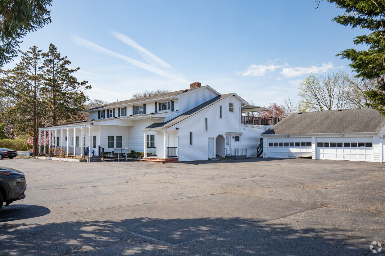 Primary Photo - 167 Middle Rd