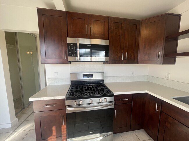 Building Photo - 3155 Kemper St