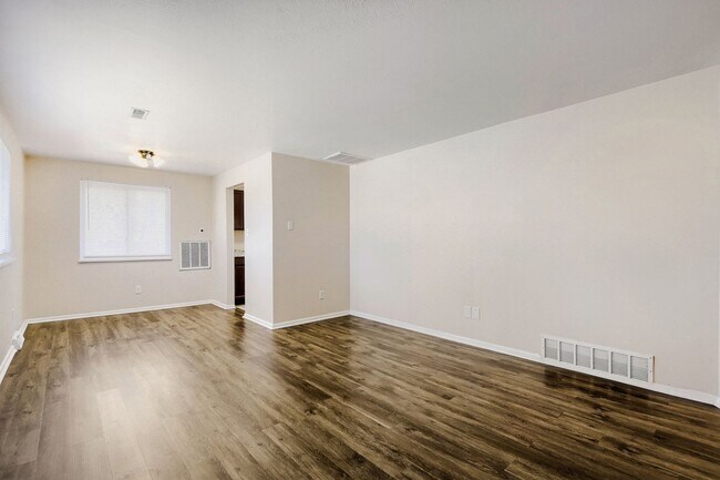 Foto del edificio - Evolve Real Estate: Charming Ranch Style House in the Heart of Denver, Available August for Immed...
