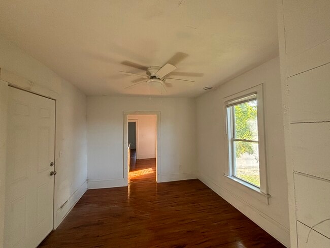 Building Photo - 349 Springmill St