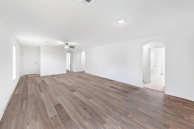 Building Photo - 18525 Quiet Range Dr