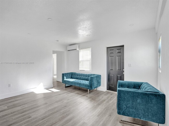Building Photo - 6147 SW 40th St