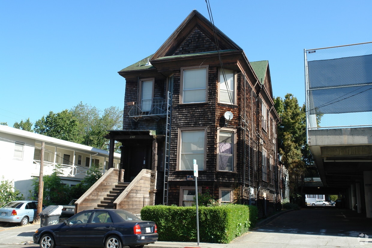 Building Photo - 2309 Haste St