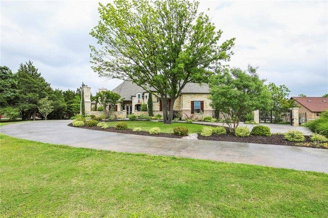 Building Photo - 823 S Peytonville Ave