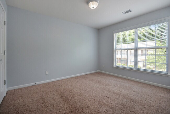Foto del edificio - 2714 Deerwood Ln