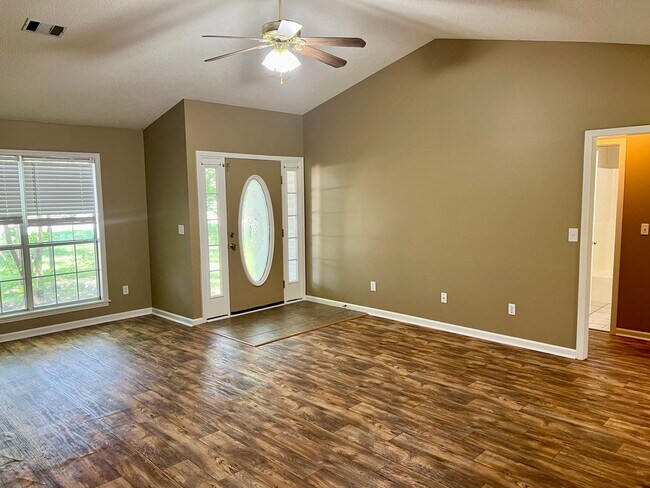 Foto del edificio - For rent 3 bedroom, 2 bath.
