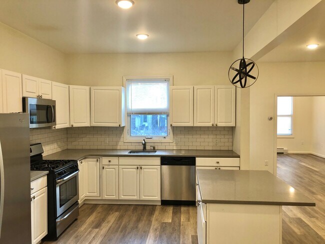 Building Photo - 549 Pavonia Ave