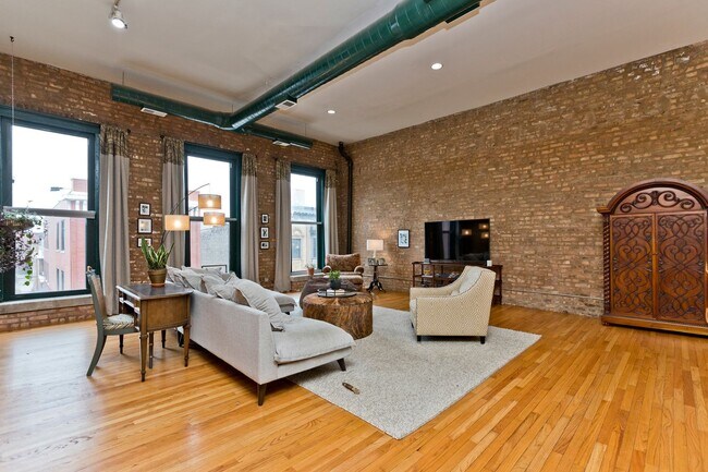 Foto del edificio - 1470 N Milwaukee Ave