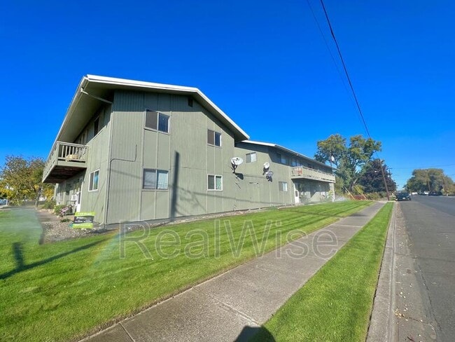 Building Photo - 213 NW 7th St
