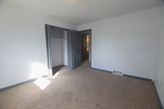 Building Photo - 1731 Augsburg Dr