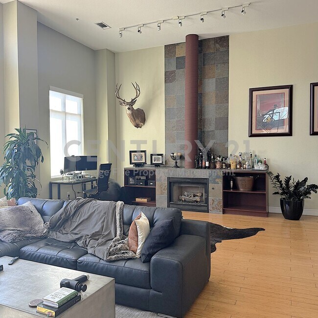 Foto del edificio - 1/1.5 West Village Urban Loft in Dallas for Rent!