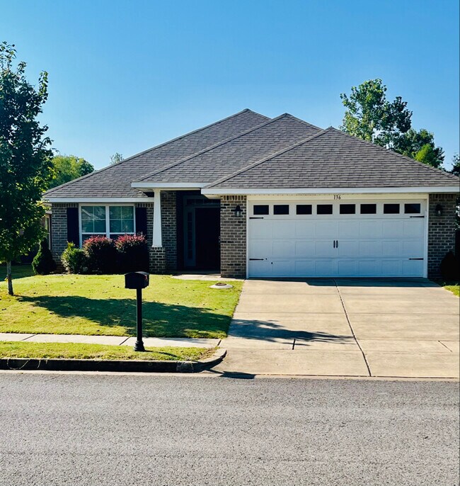 Building Photo - 136 Gardengate Dr
