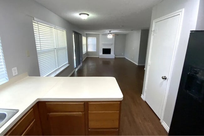 Building Photo - 2119 Cold Springs Dr