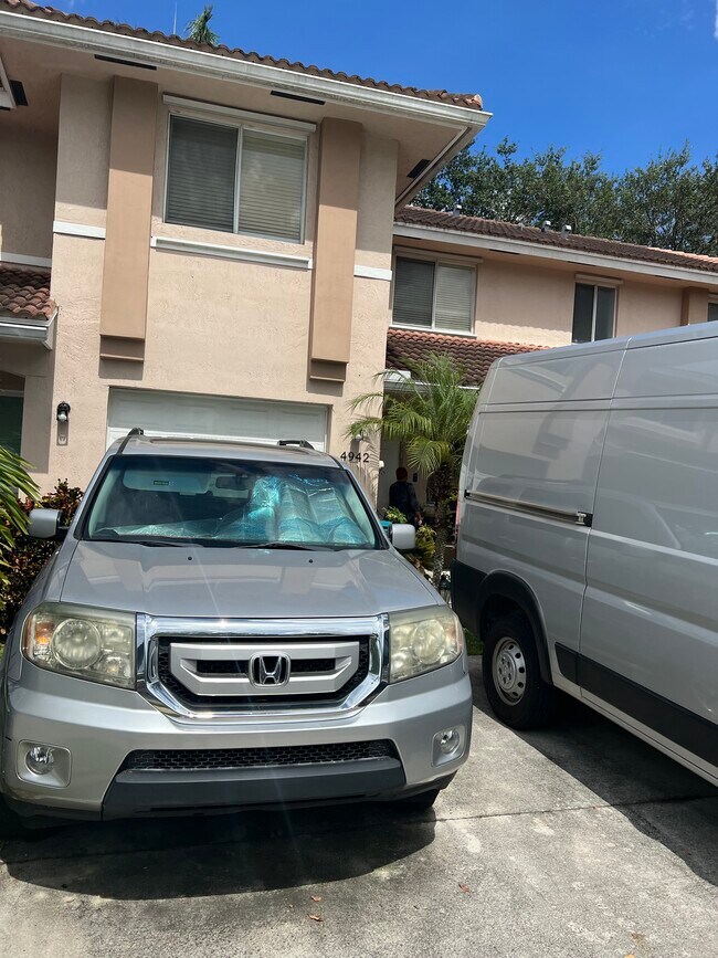 Building Photo - 4942 Garden Ct