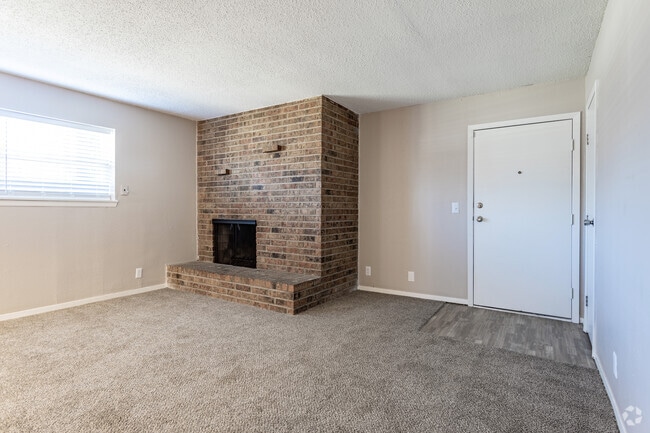 1BR, 1BA - 633SF - Brickstone at Woodlawn LLC