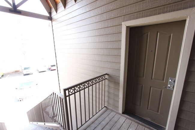 Building Photo - Spacious 2 Bed + 2 Bath Condo | 1,104 Sq Ft | Gas Fireplace | Private Balcony | Natural Light Filled