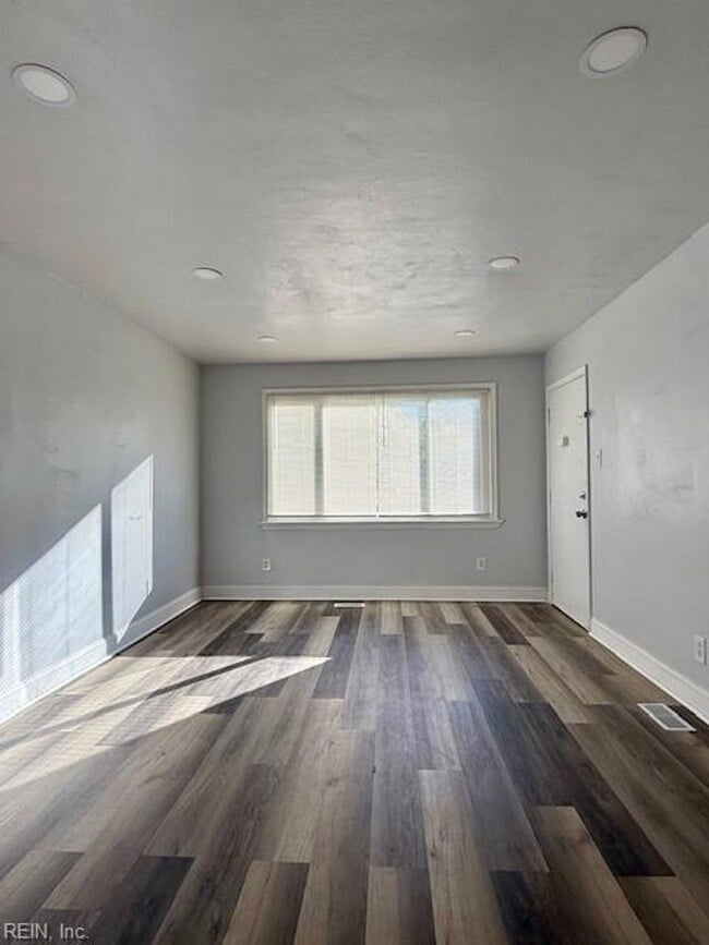 Photo - FOR RENT NORFOLK!! House