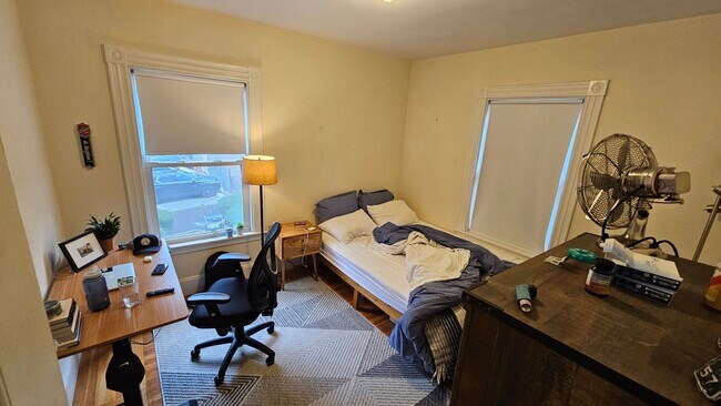 Building Photo - 6 Bedroom-Huge No Broker FEE