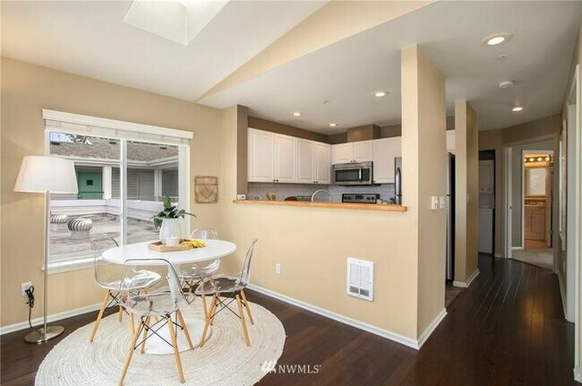 Foto del edificio - 1729 12th Ave S