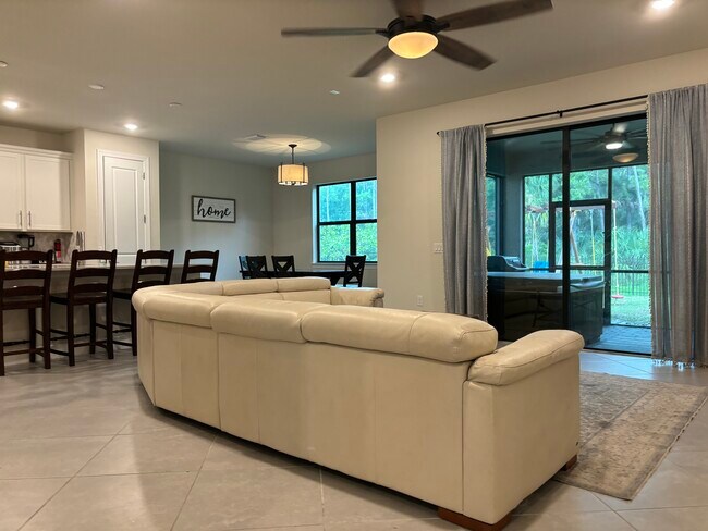 Building Photo - 10379 Ventana Ln