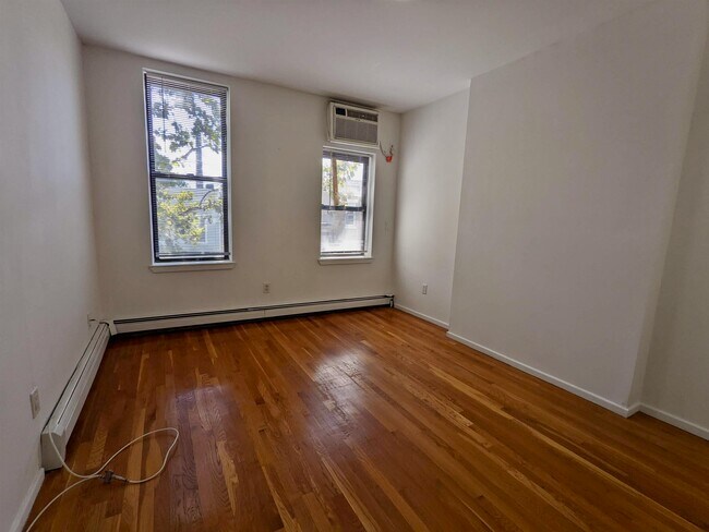 Foto del edificio - 374 2nd St