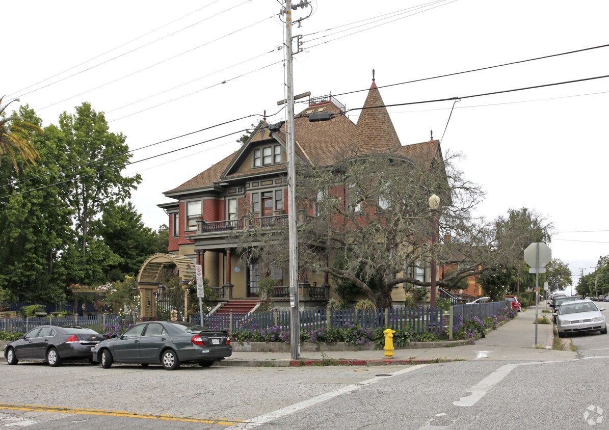 Building Photo - 417 Cliff St