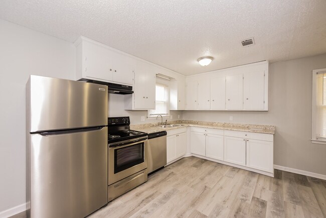 Foto del edificio - Bright 3-Bedroom Home in West Columbia