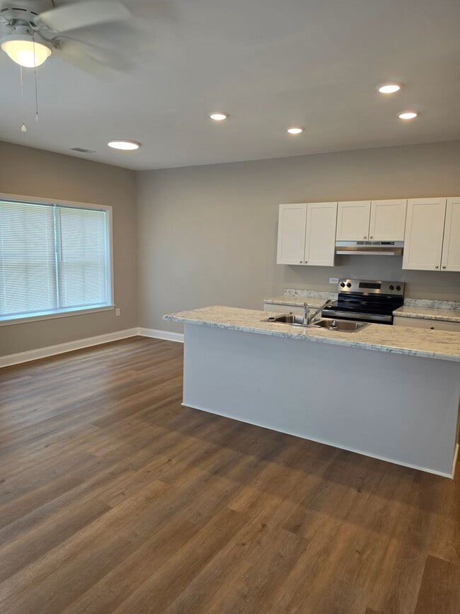 Building Photo - Charming 3 bed, 1.5 bath
