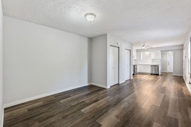 Building Photo - 1 BD available in the serene SW Hills