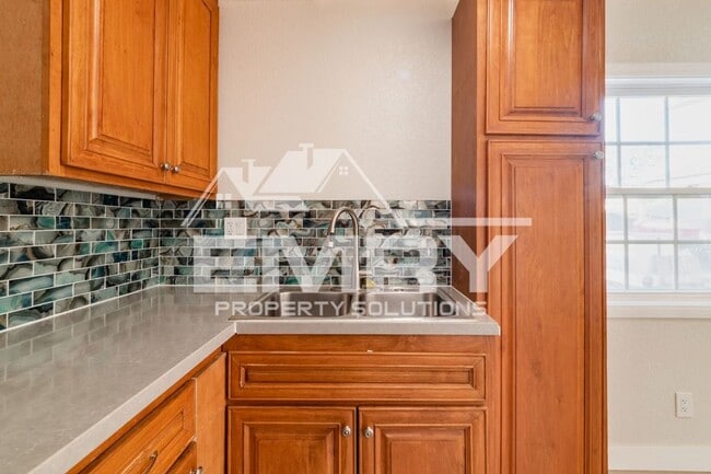 Building Photo - 3652 Platt Ave