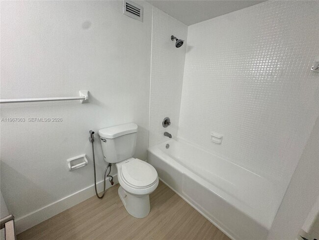 Foto del edificio - 2899 Collins Ave