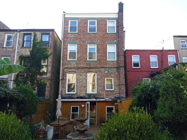Building Photo - 586 Jersey Ave