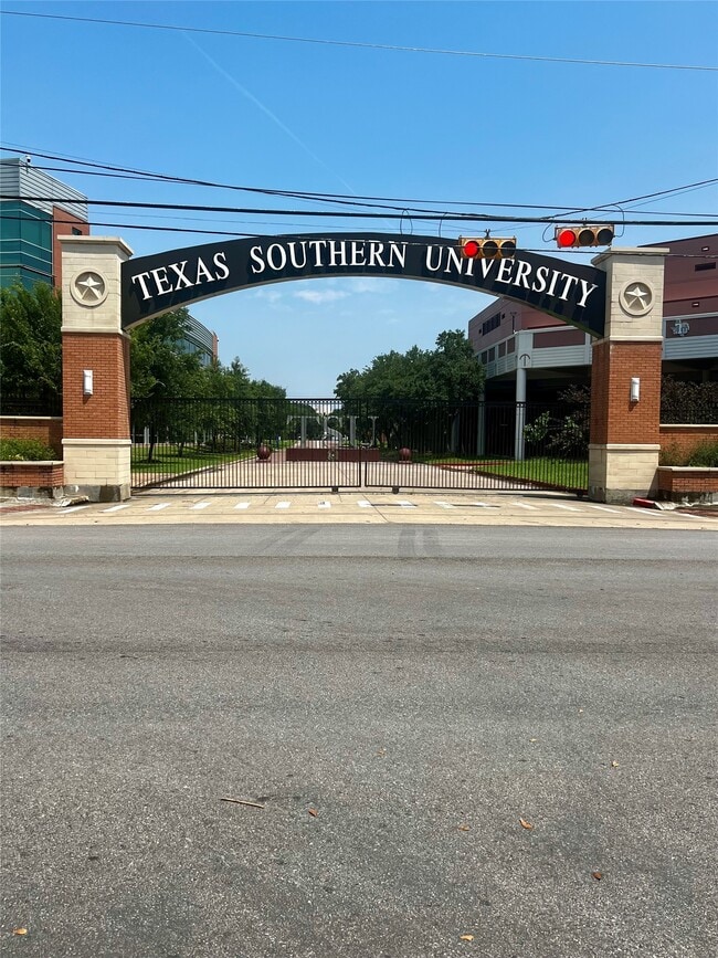 Building Photo - 4210 Ennis St