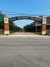 Building Photo - 4210 Ennis St