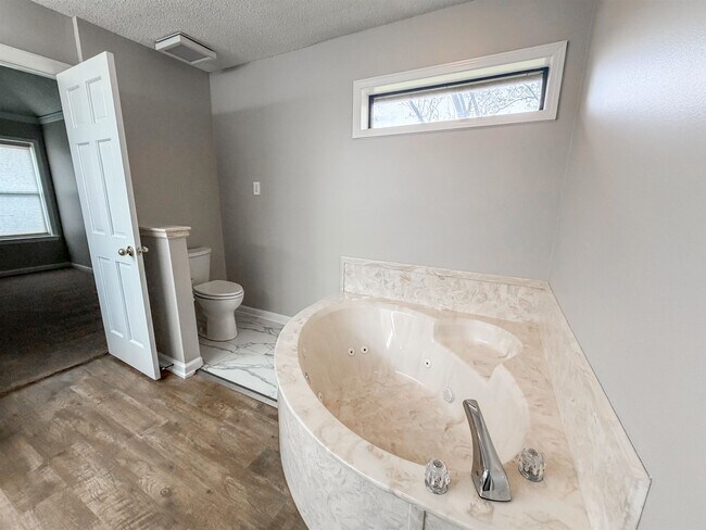 Foto del edificio - 3915 Oak Rd