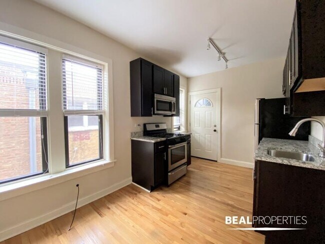 Foto del edificio - 1 bedroom in CHICAGO IL 60613