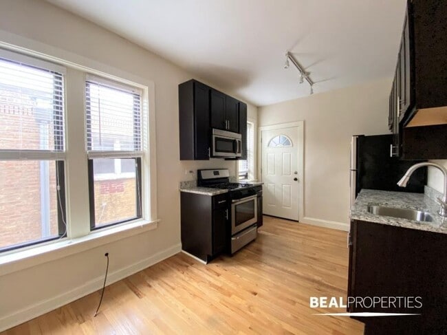 Building Photo - 1 bedroom in CHICAGO IL 60613